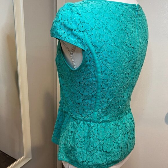 Ann Taylor lined Green lace cap sleeve top with peplum, Size O (runs big) - Picture 9 of 11